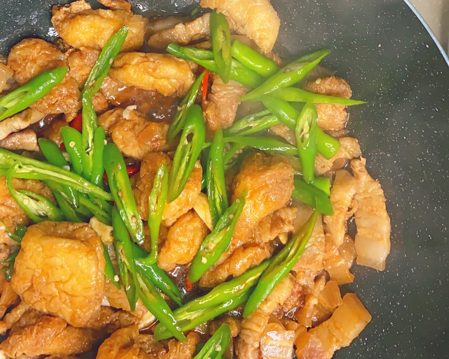 超级美味下饭的油豆腐辣椒炒肉的做法 步骤6