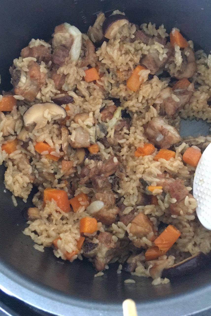 喷香排骨焖饭（爆好吃）