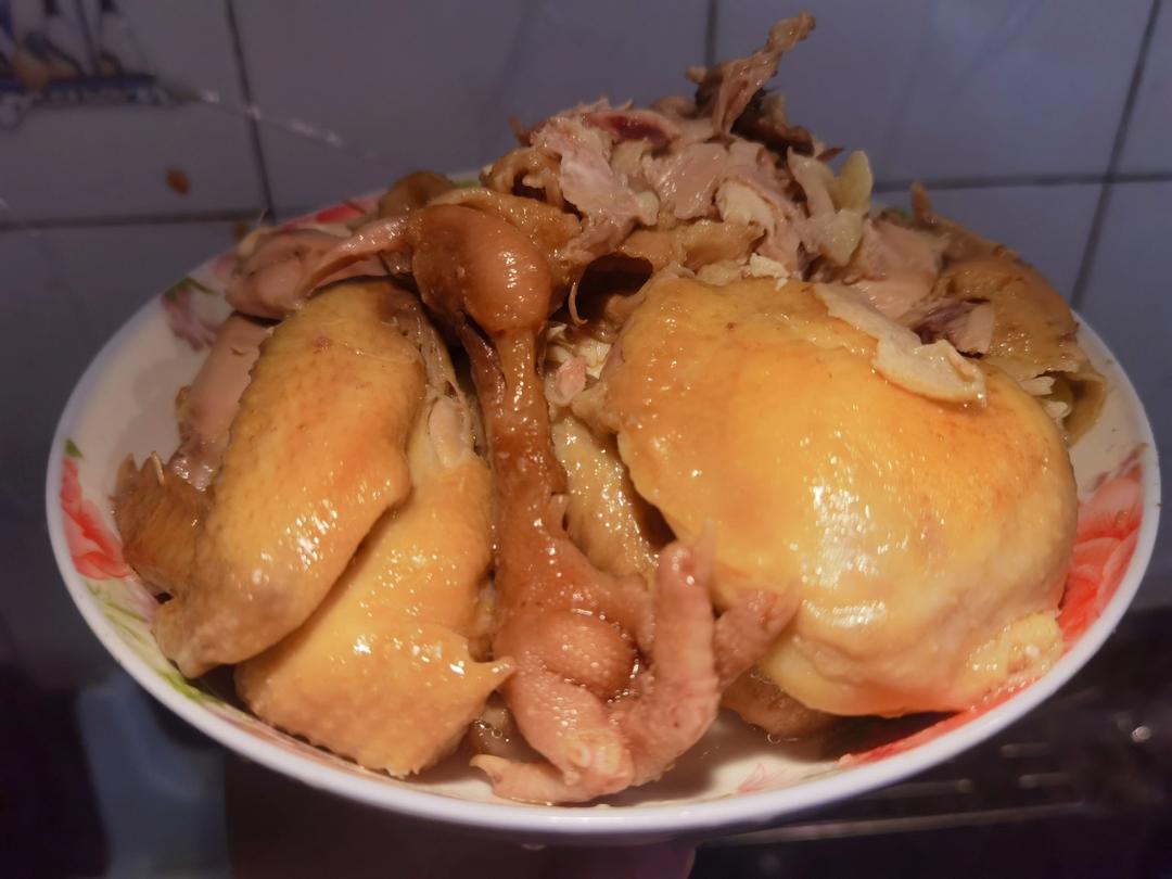 【一鸡三吃】～手撕鸡+鸡汁烧豆腐皮+竹笙菌菇鸡架汤  小美版