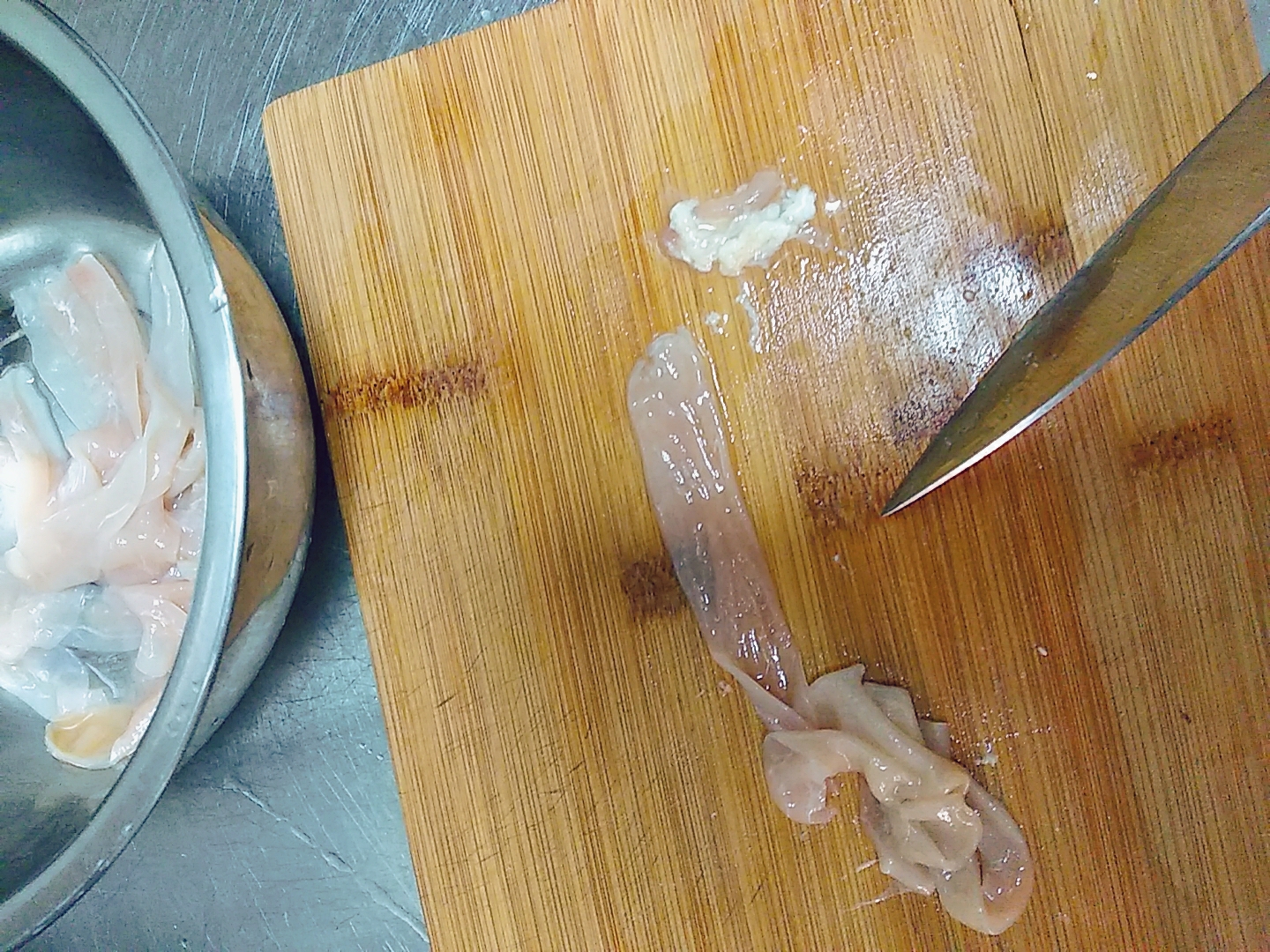 鸭肠除了涮锅的脆感，还有劲道的另一面的做法 步骤3