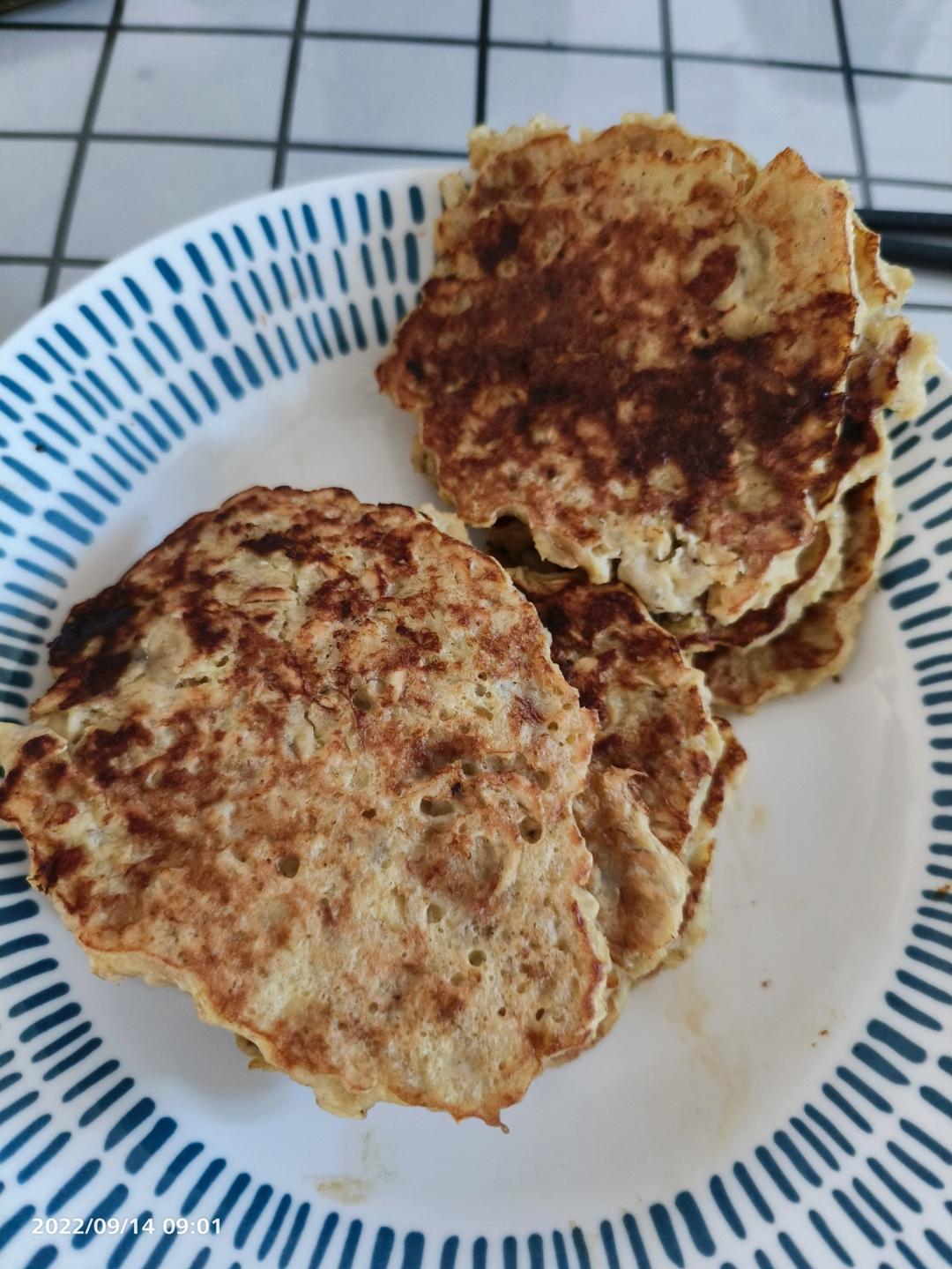 无糖无面粉 | 3种原料香蕉燕麦松饼（3 ingredient banana pancakes）