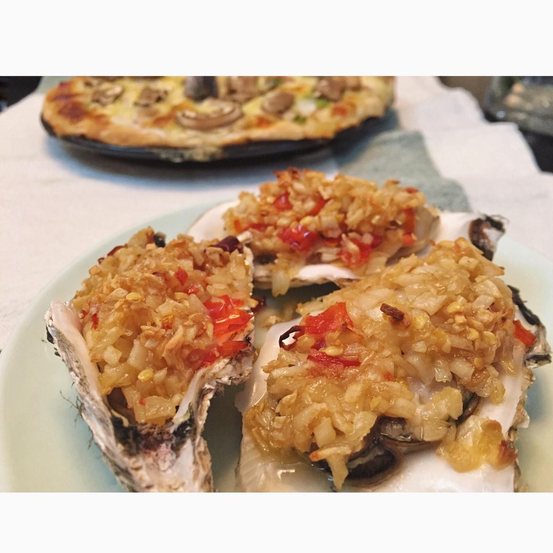 烤生蚝 生蚝好吃关键是蒜茸做得好