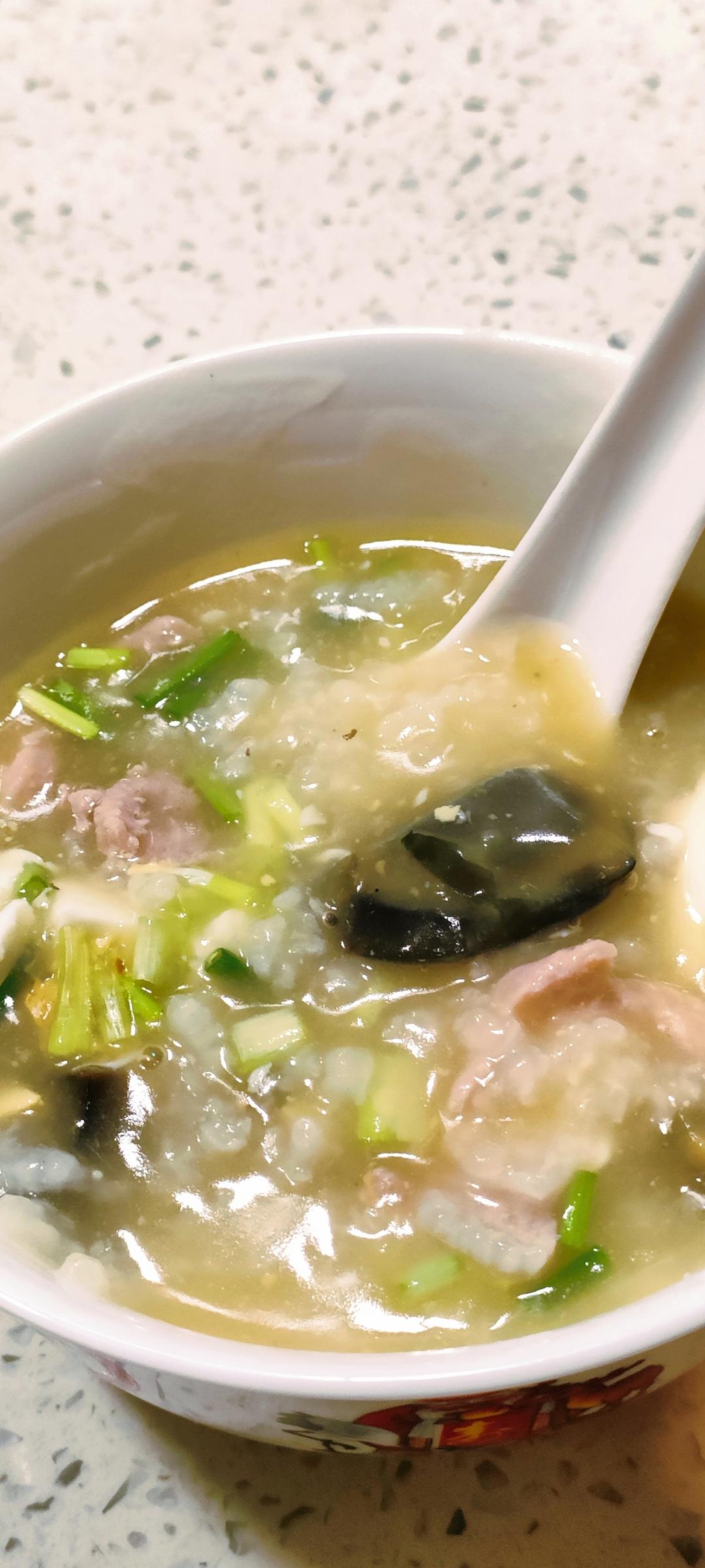 电饭煲版皮蛋瘦肉粥