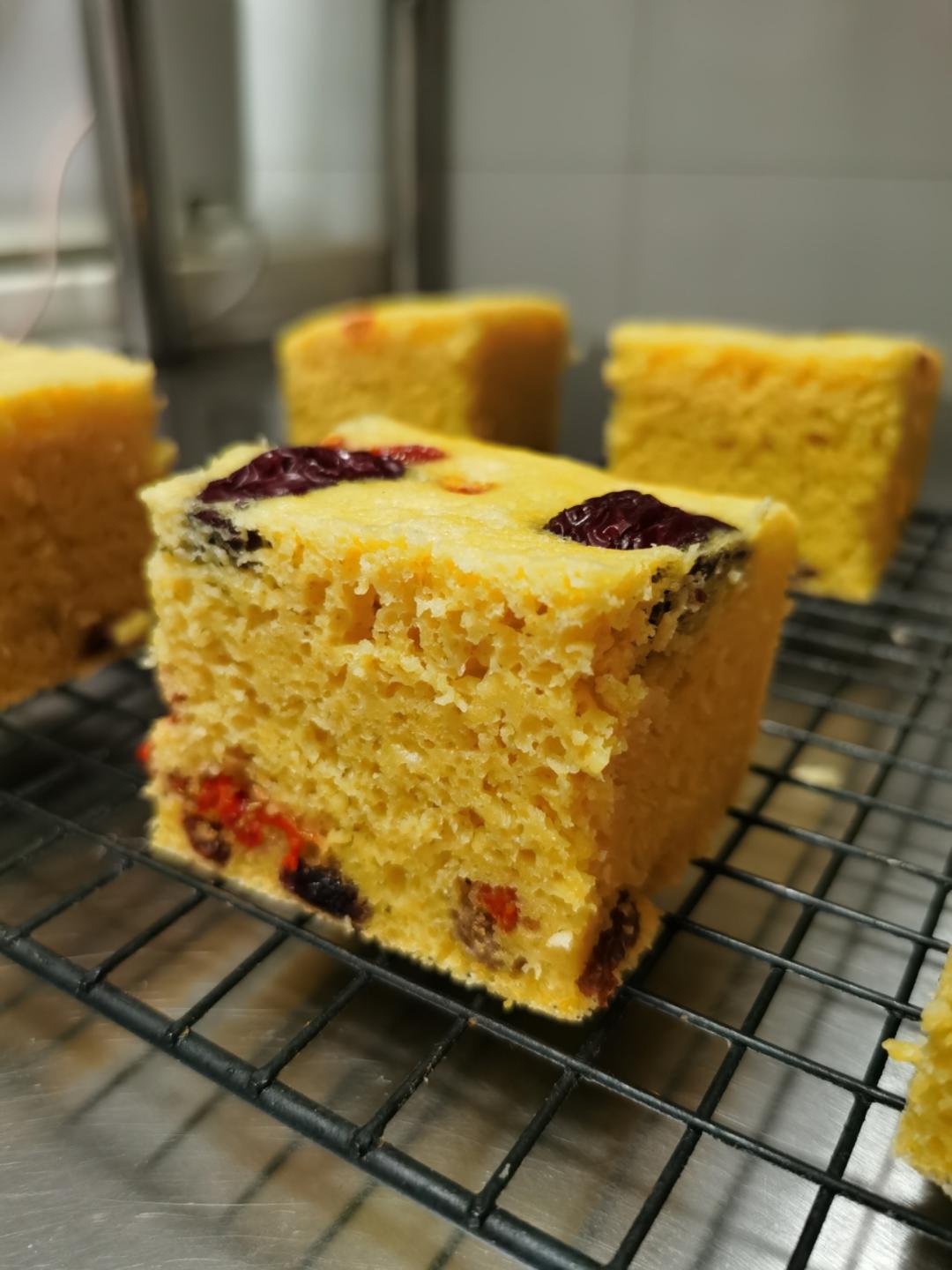 葡萄干玉米面发糕