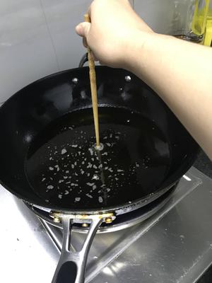 柳州螺蛳鸭脚煲的做法 步骤3