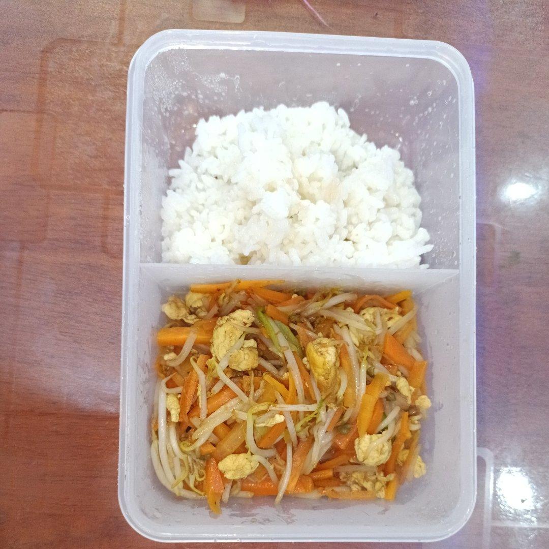 鲜香爽脆炒豆芽