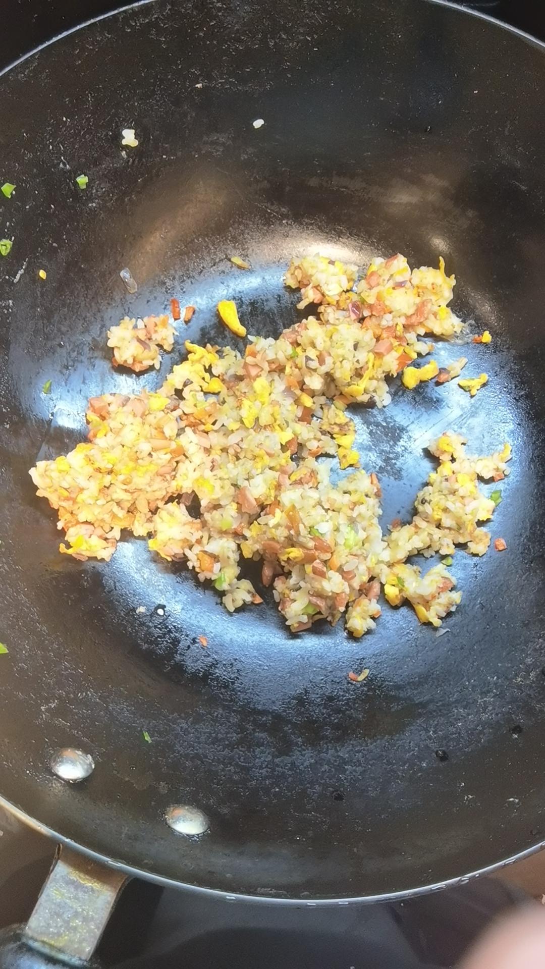 黄金火腿肠蛋炒饭