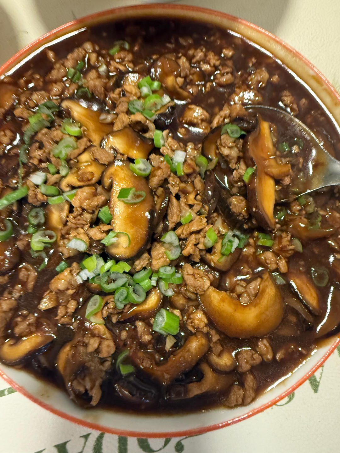 酱汁浓郁！超级下饭的家常菜肉末香菇