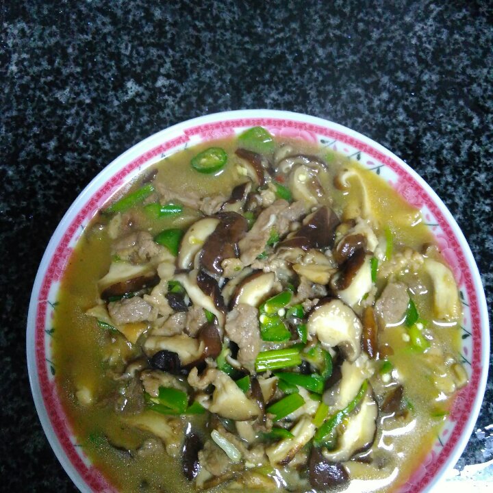 香菇炒肉~简单，易学哦！