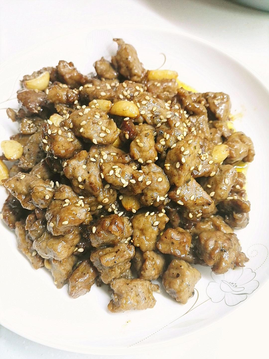 黑胡椒蒜子牛肉粒