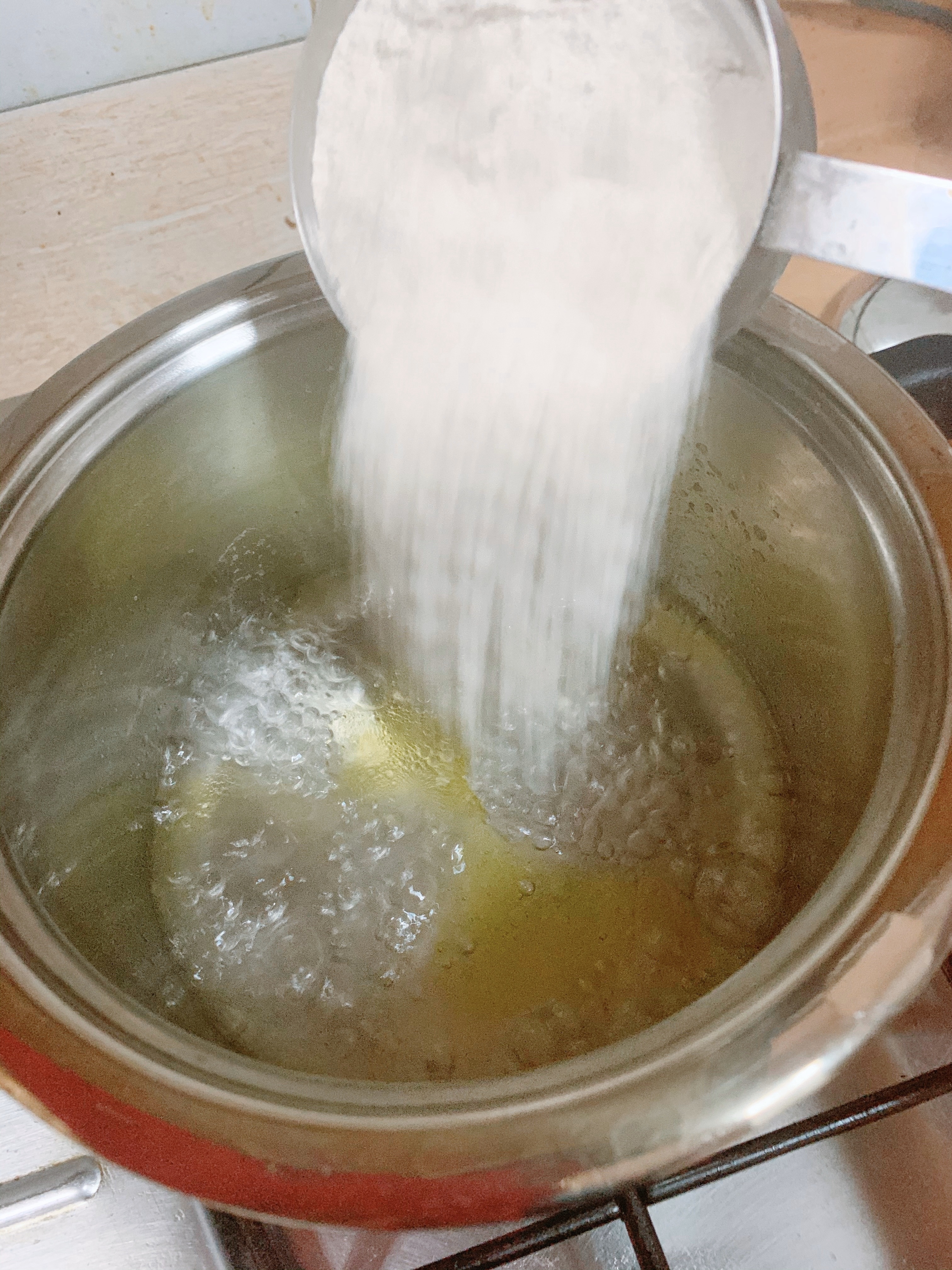 无麸质饺子皮-纯荞麦粉饺子皮的做法 步骤1
