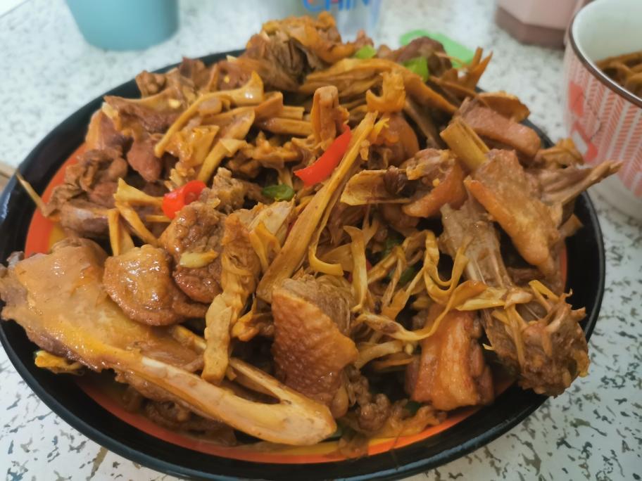 笋干焖鸭肉