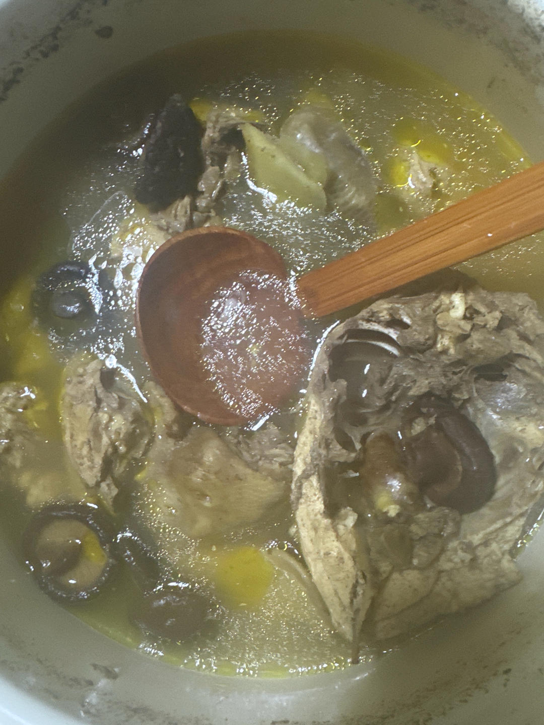 奶奶教的鲜香肥美香菇炖鸡汤