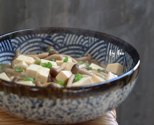 鲣鱼高汤烧海鲜菇嫩豆腐的做法