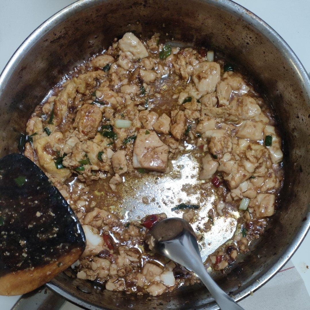 鸡蛋内脂豆腐真的太惊艳了！滑嫩爽口，入口即化，还有那淡淡的鸡蛋香味，配上喜欢的调料，嘎嘎香，嘎嘎好吃！低脂高蛋白，饱腹感强，减脂的姐妹快来试试吧！