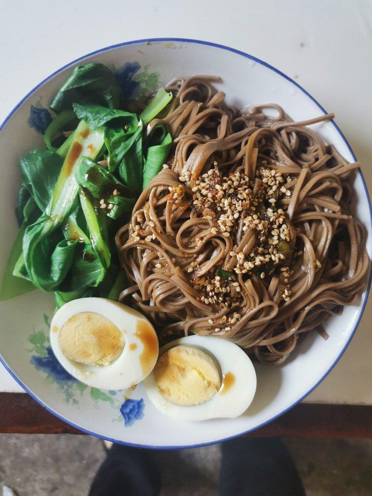 妮妮dcnk做的快手减脂餐75爆好吃的凉拌鸡丝荞麦面