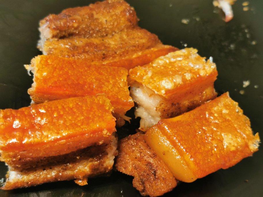 多次失败，越挫越勇终于做出来了广式脆皮烧肉
