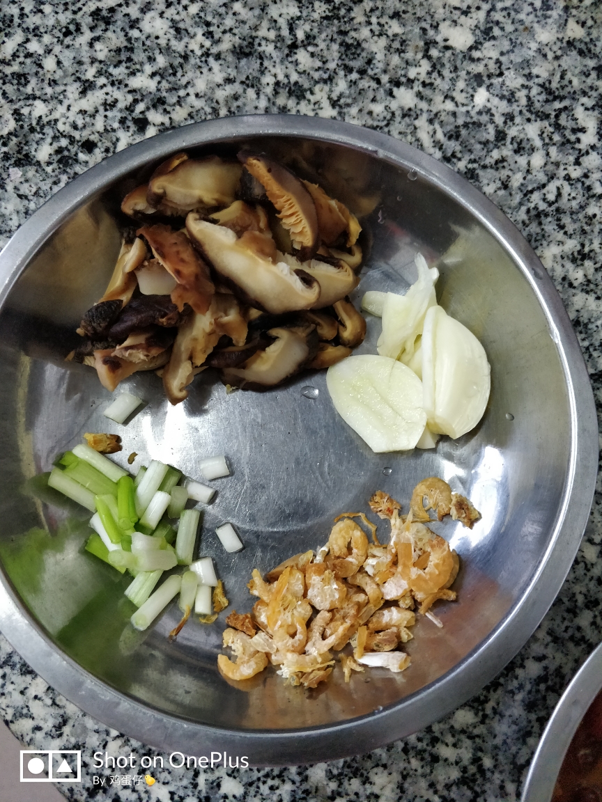 香菇肉挂面的做法 步骤4