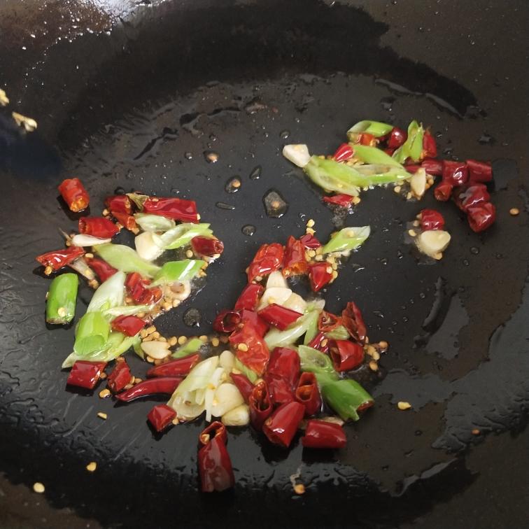 辣炒嫩牛肉！豬肉也可以用此方法炒的做法 步驟5