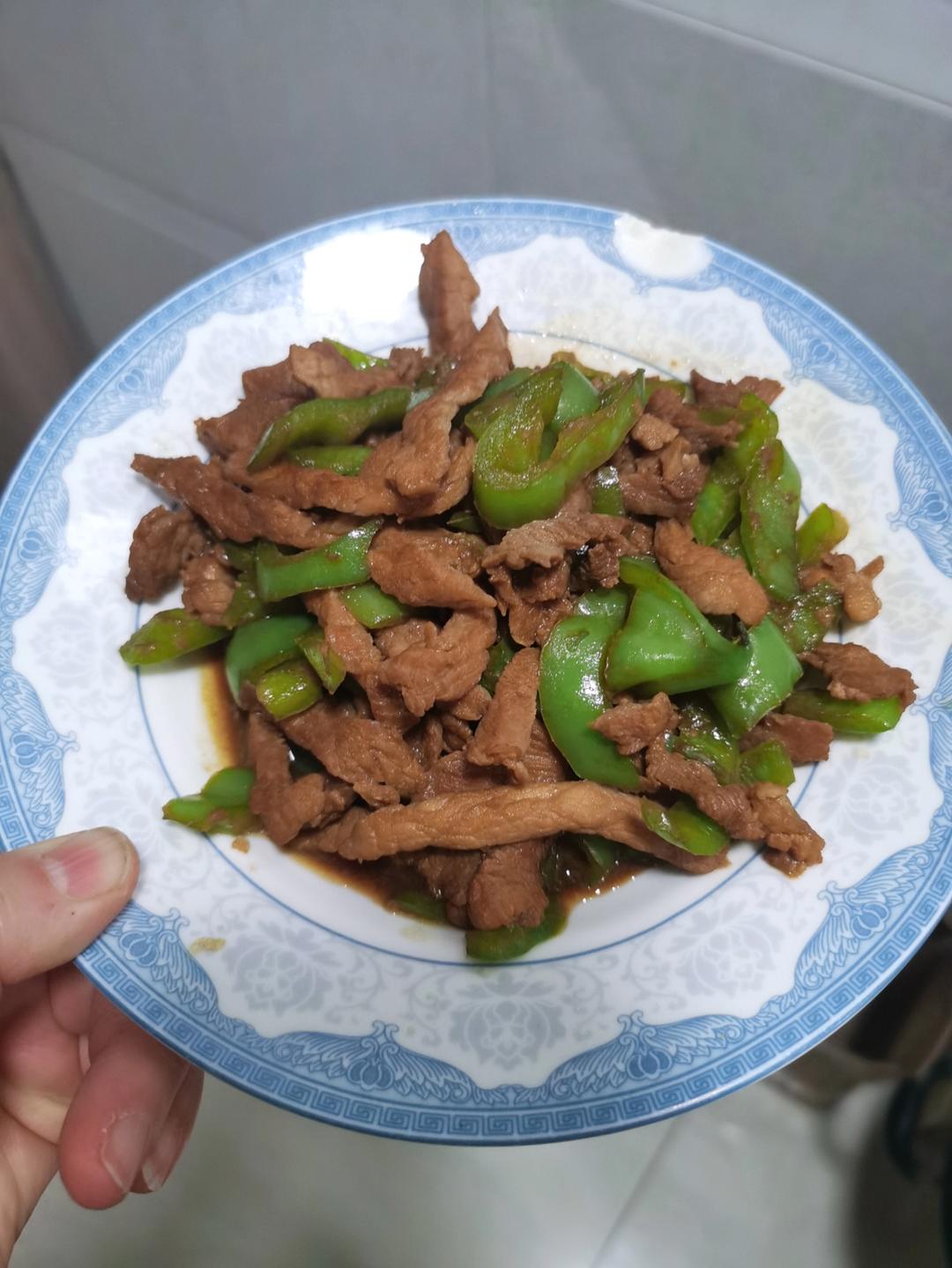 巨下饭的尖椒肉丝好吃得一碗接一碗