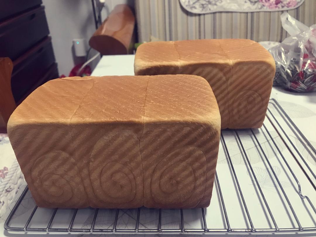 吐司，奶香手撕面包，超级香浓