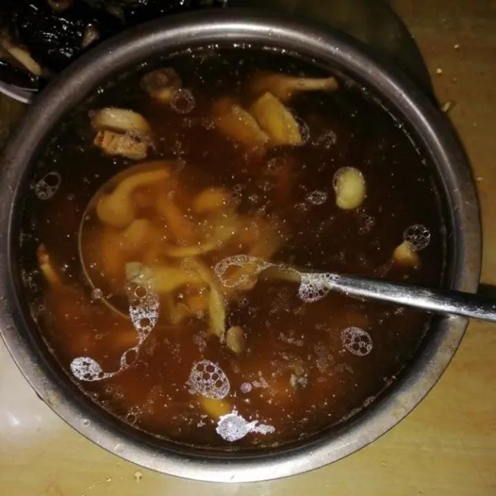美味的杏鲍菇汤