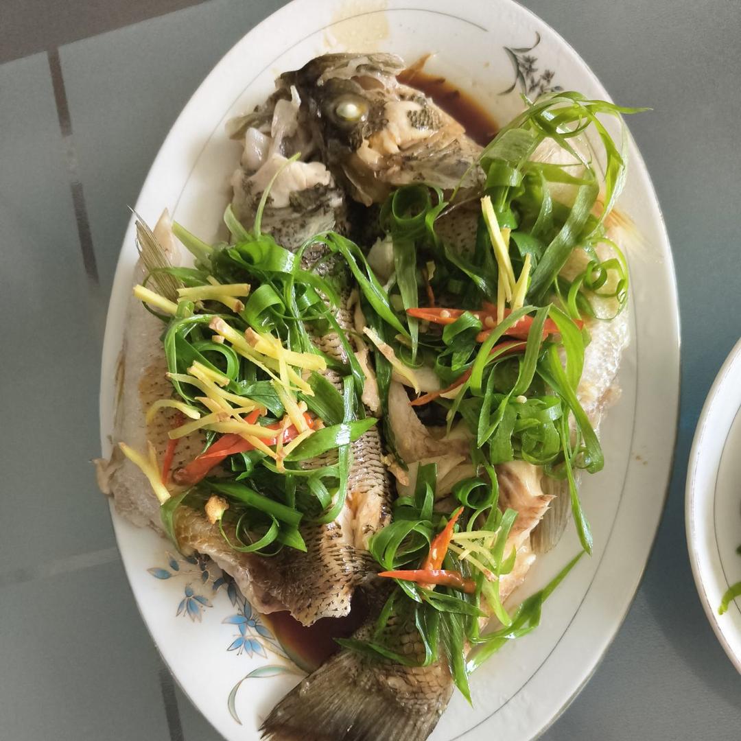 10分钟做 清蒸鲈鱼 （附切鱼图解）