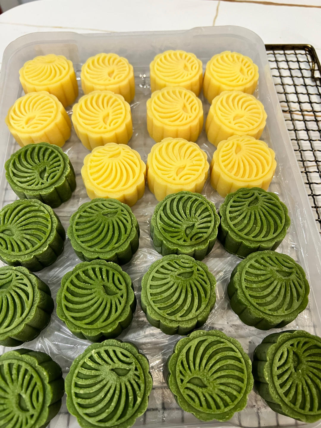 💃奶黄流心月饼——这是可以让你坐稳朋友圈厨霸位置的月饼🥮，没人点赞算我输👎