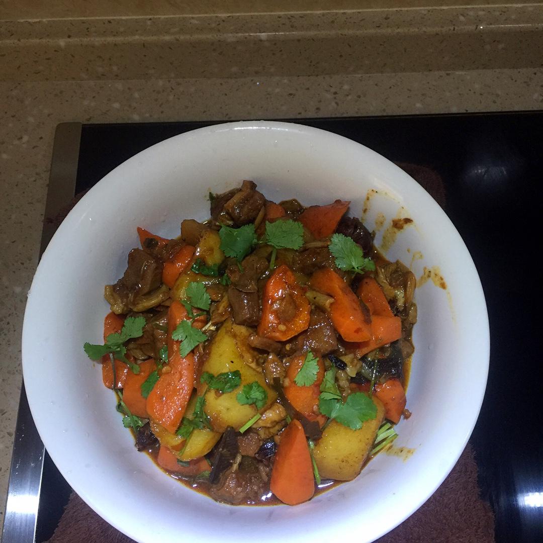 胡萝卜土豆烧牛腩