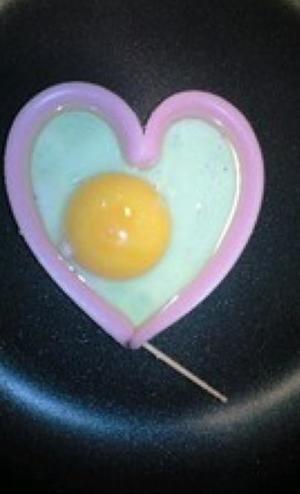心形煎鸡蛋的做法 步骤4