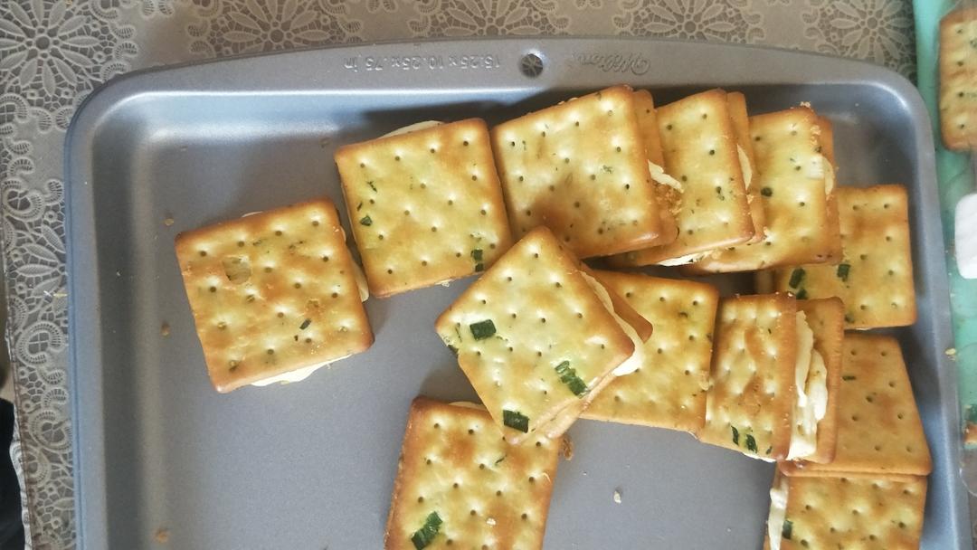 台贺香葱苏打饼-海苔肉松牛轧夹馅的做法