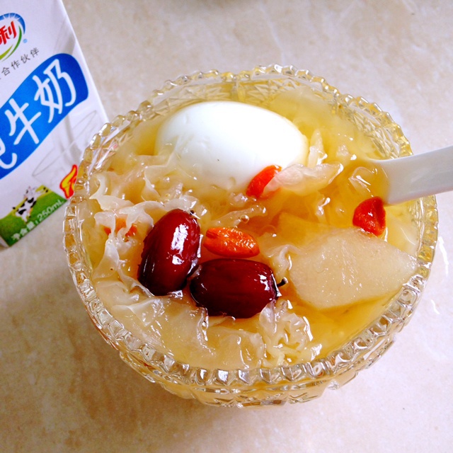 冰糖雪梨银耳羹