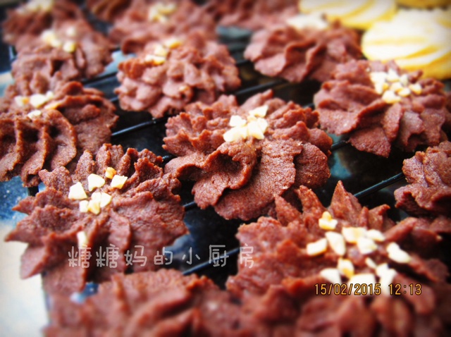 挤花毫无压力的巧克力曲奇