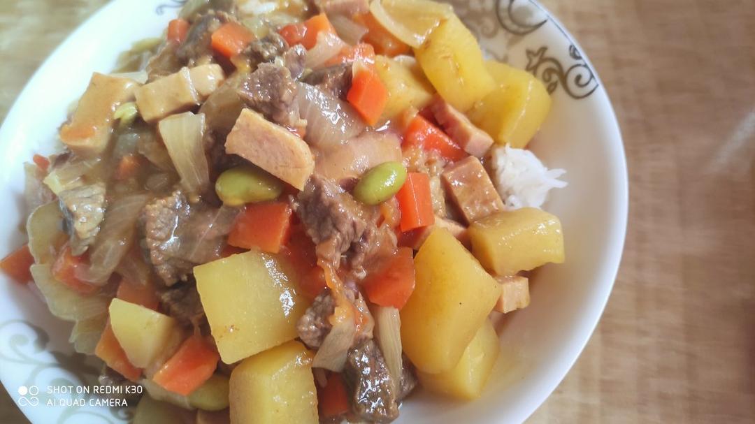 就像有句话所说：成年人的世界里，从来就没有“容易”二字。很多时候，你只能单枪匹马，直面生活的兵荒马乱。