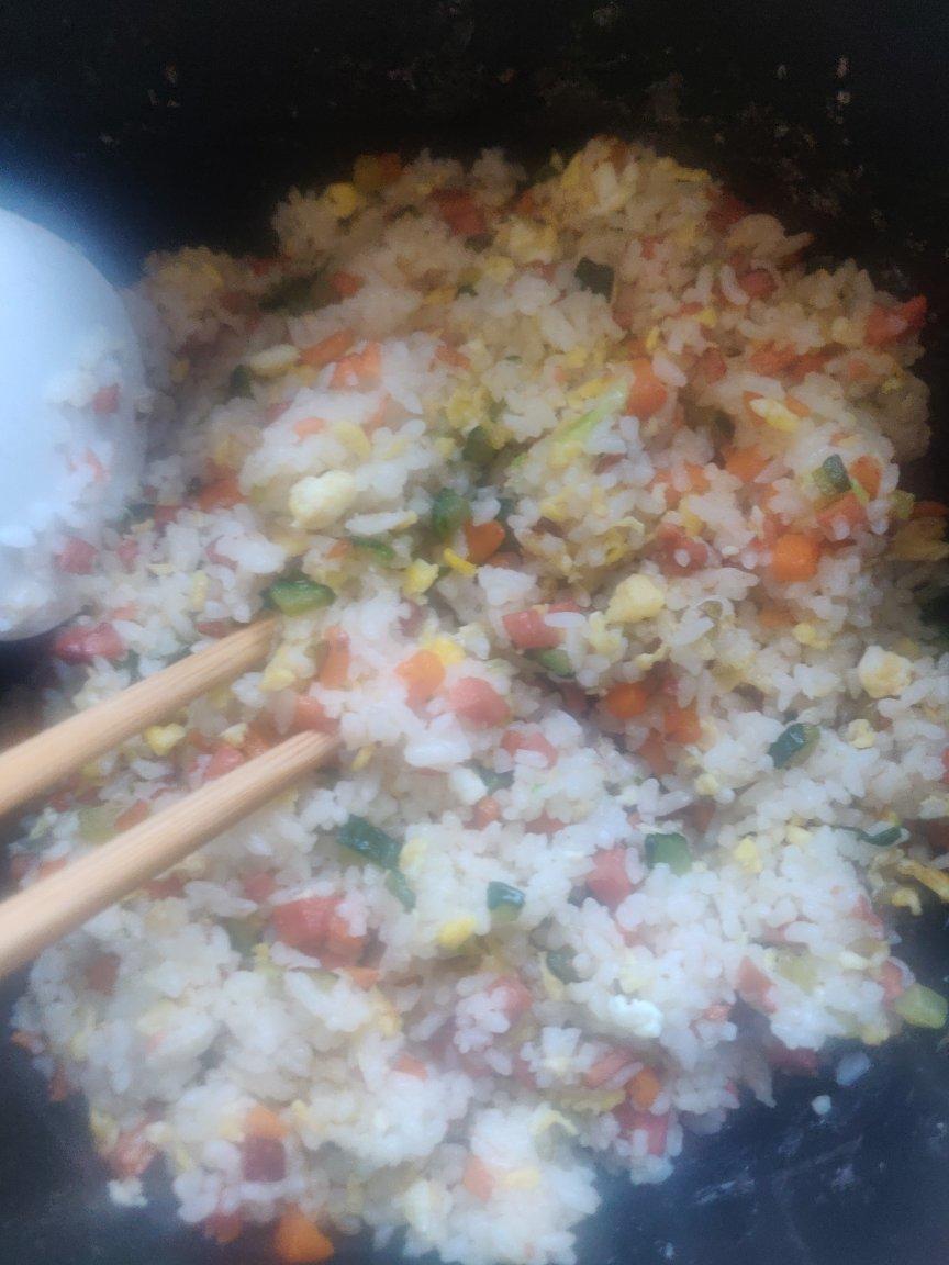 黄金火腿肠蛋炒饭