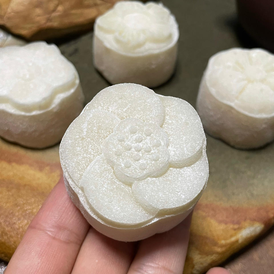 隔天依旧好吃的奶黄冰皮月饼（附奶黄馅做法）