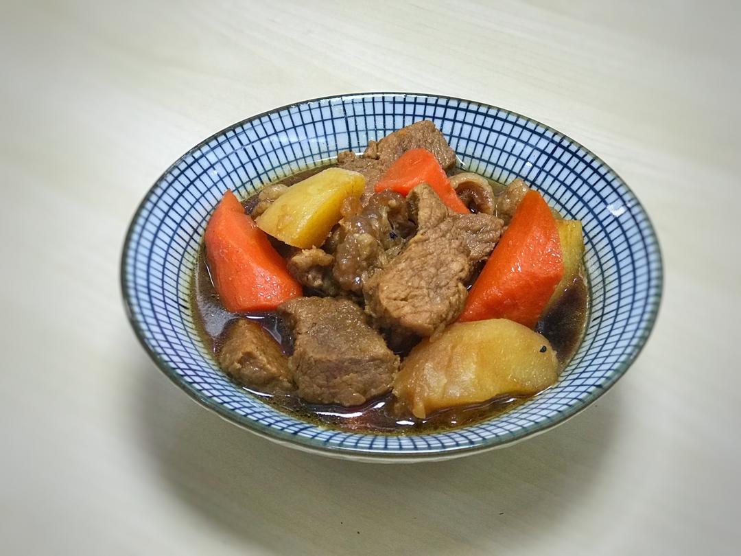 胡萝卜土豆烧牛腩