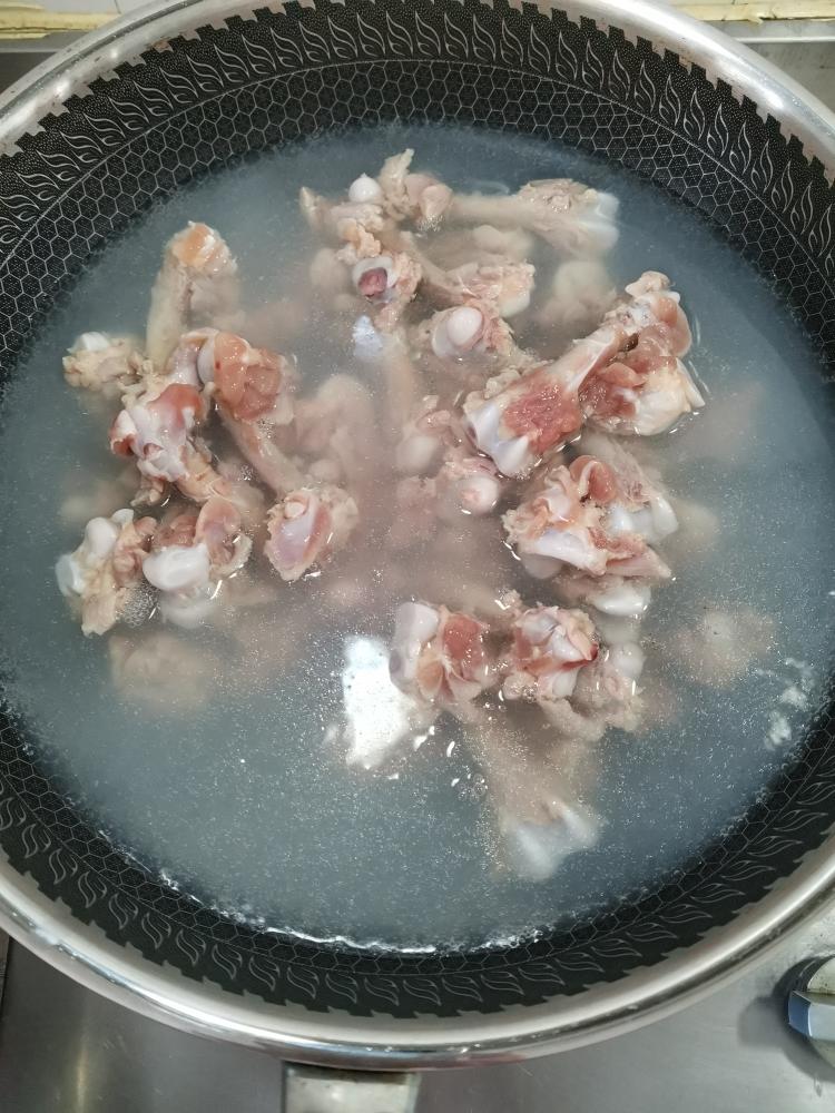 麻辣鸡腿骨的做法 步骤2