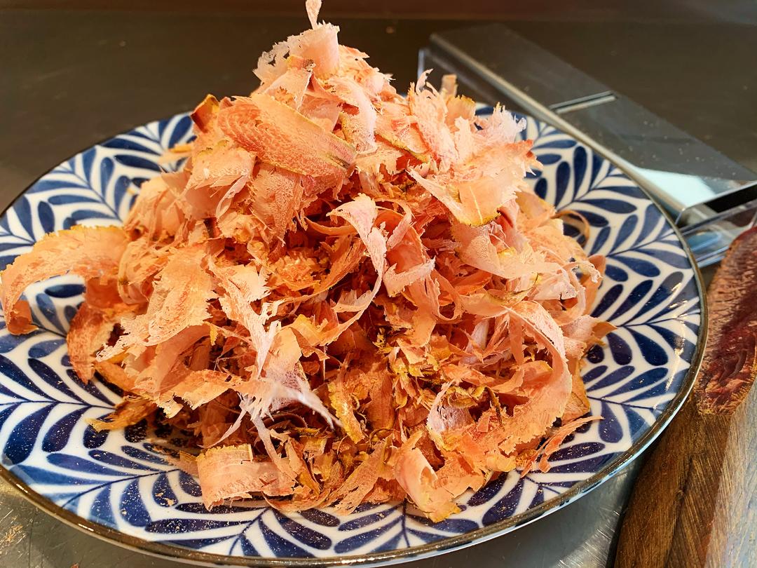 感觉自己在做木工 现刨鲣鱼花(木鱼花)