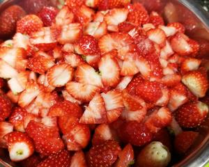 酸酸甜甜草莓酱的做法 步骤3