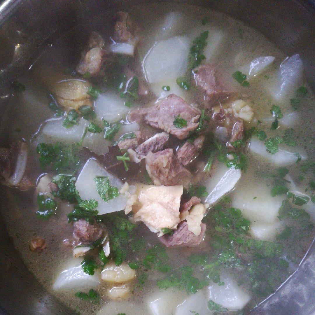 牛肉炖萝卜