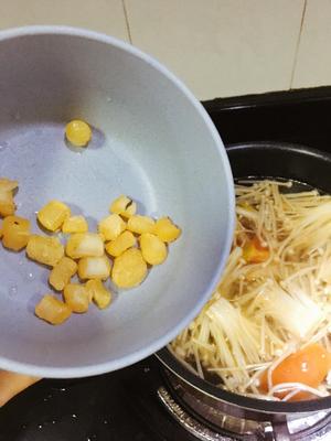 金针菇西红柿日本豆腐鸡蛋汤+干贝 鲜香加倍的做法 步骤5