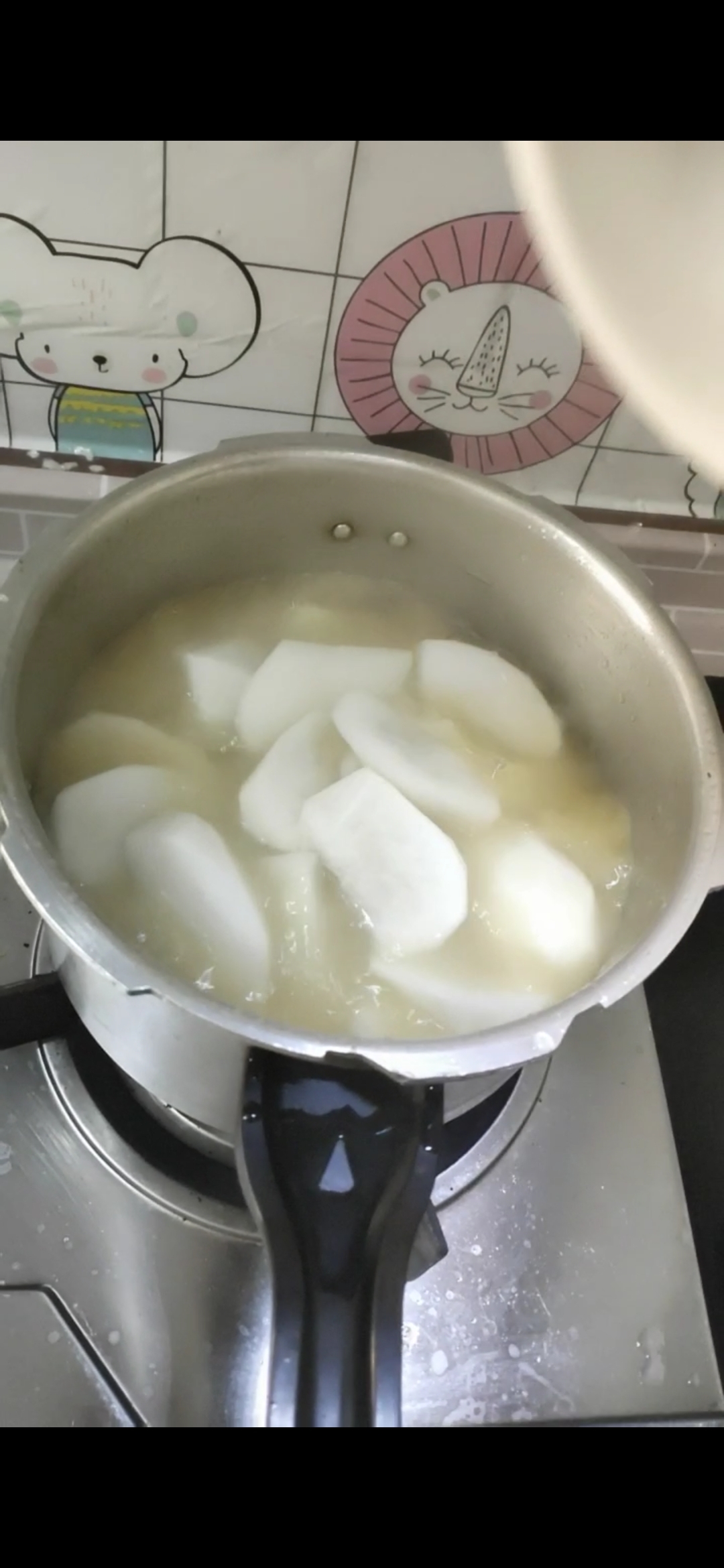 超级暖身体的白萝卜牛骨汤的做法 步骤6