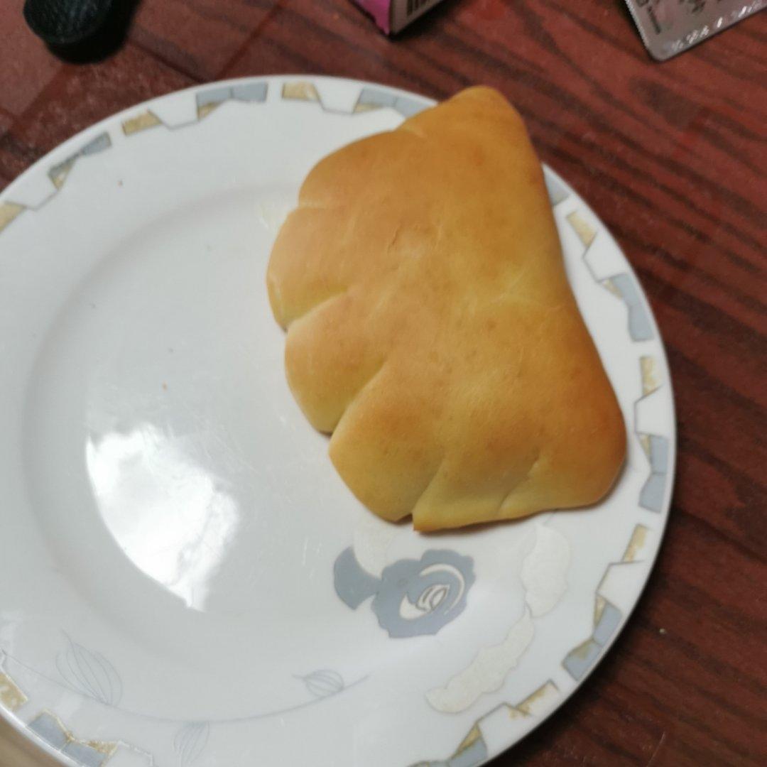 复古卡仕达夹馅面包