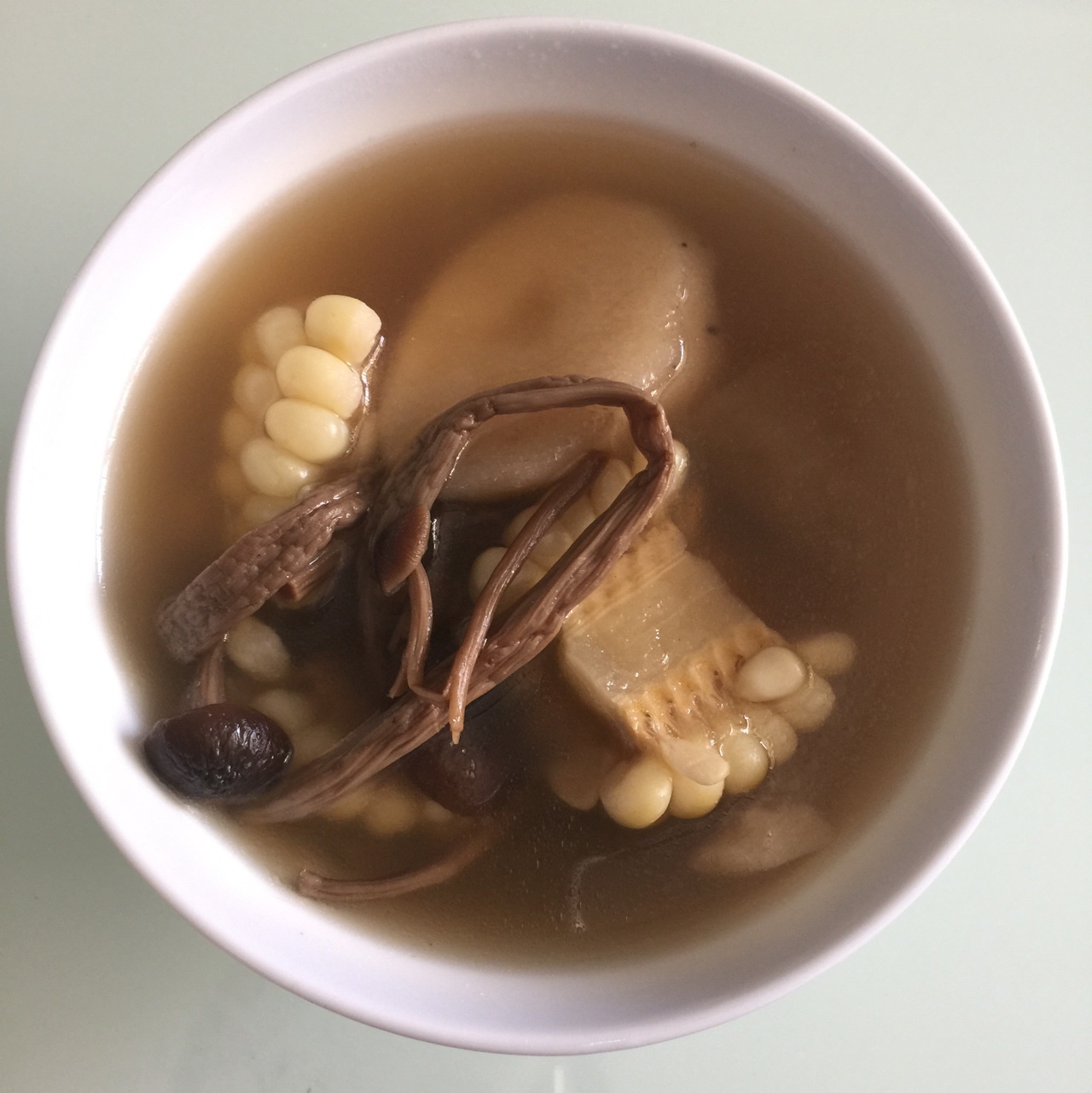 茶树菇玉米鸡汤