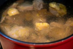 笋干老母鸡汤（可做面汤，鲜香十足）的做法 步骤1