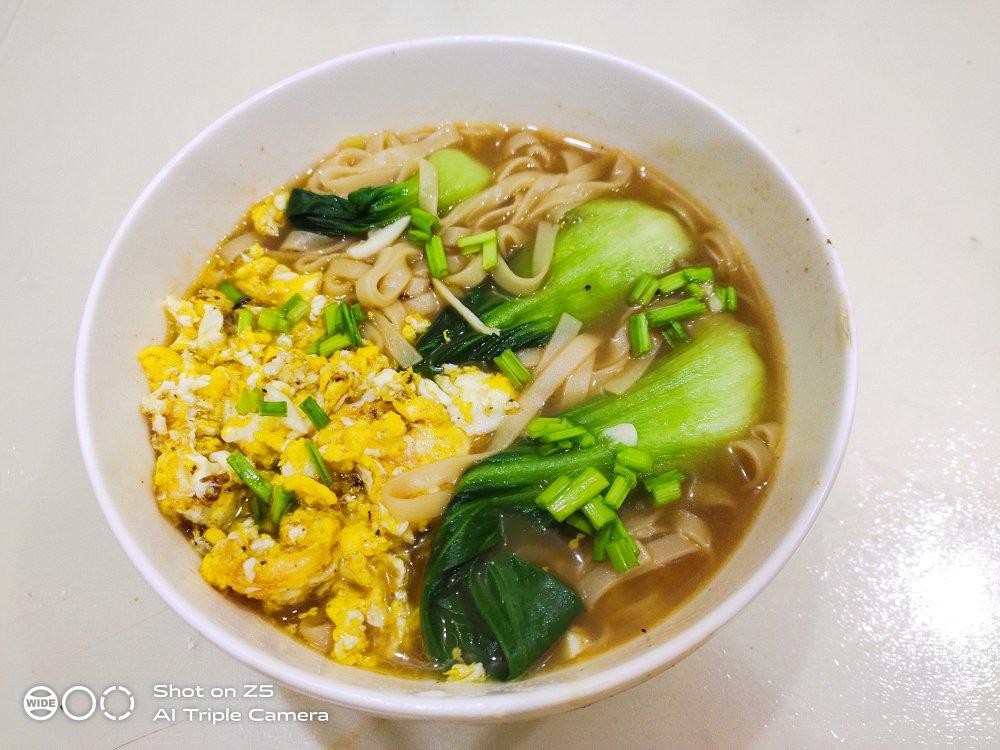超简单美味的葱香鸡蛋面
