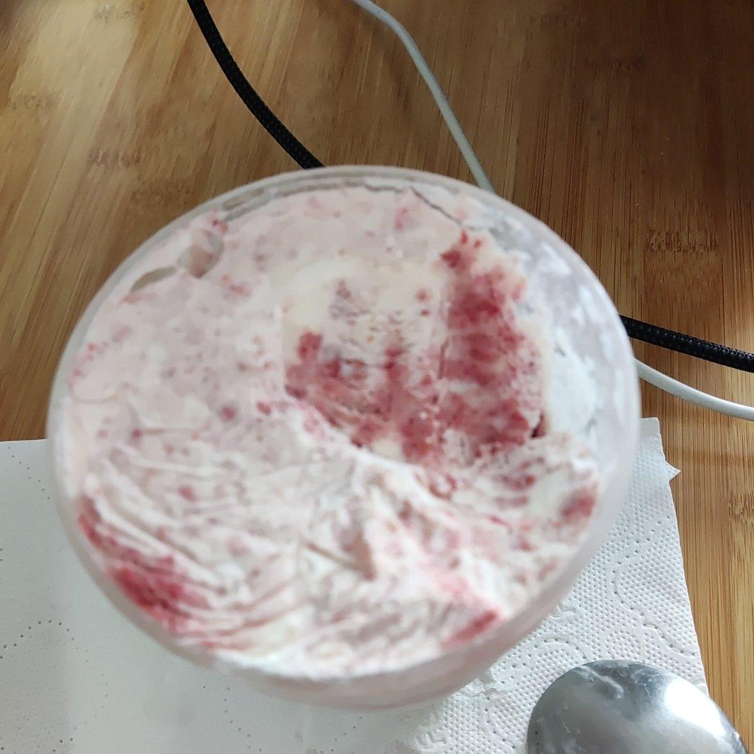 草莓奶油冰淇淋（无冰淇淋机）