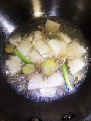 鸡毛菜榨菜豆腐汤的做法 步骤1
