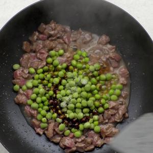 香辣豌豆炒牛肉的做法 步骤2
